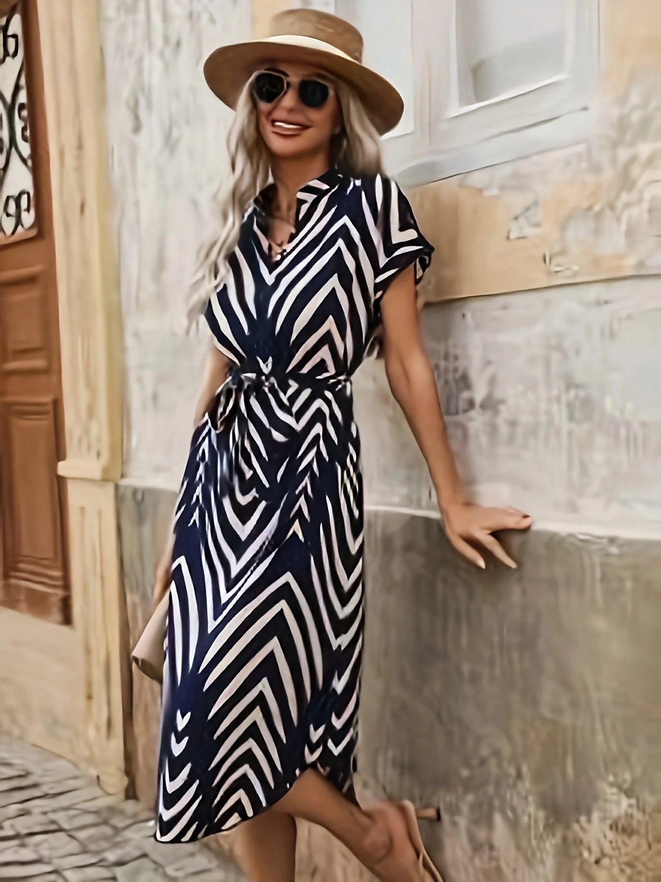 Chic Stripe Summer Dress – Flattering V-Neck Design for Casual and Sophisticated Outings 2