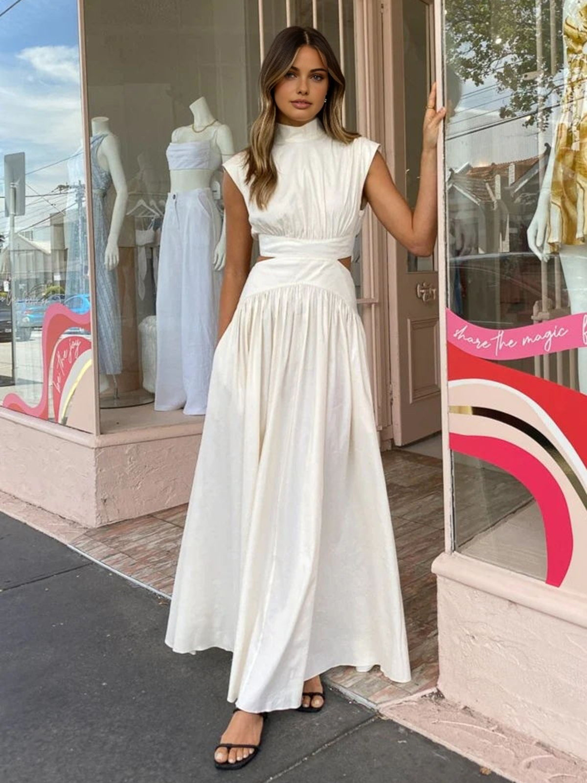 Elegant Sleeveless Maxi Dress 2