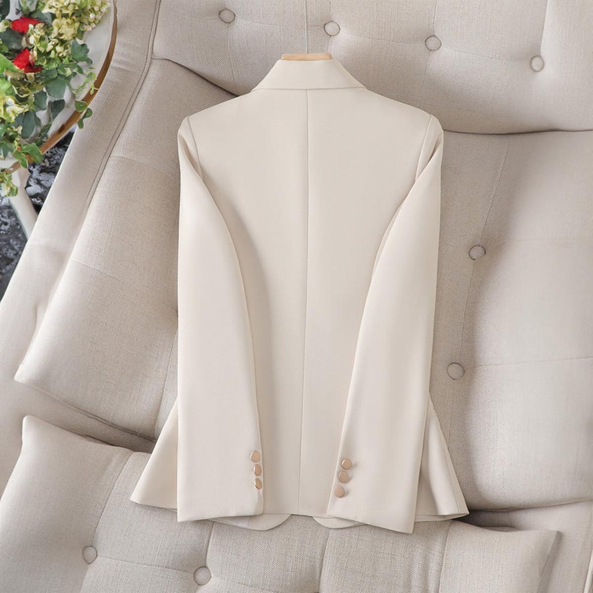 Lapel Collar Slim Fit Blazer for Women 3