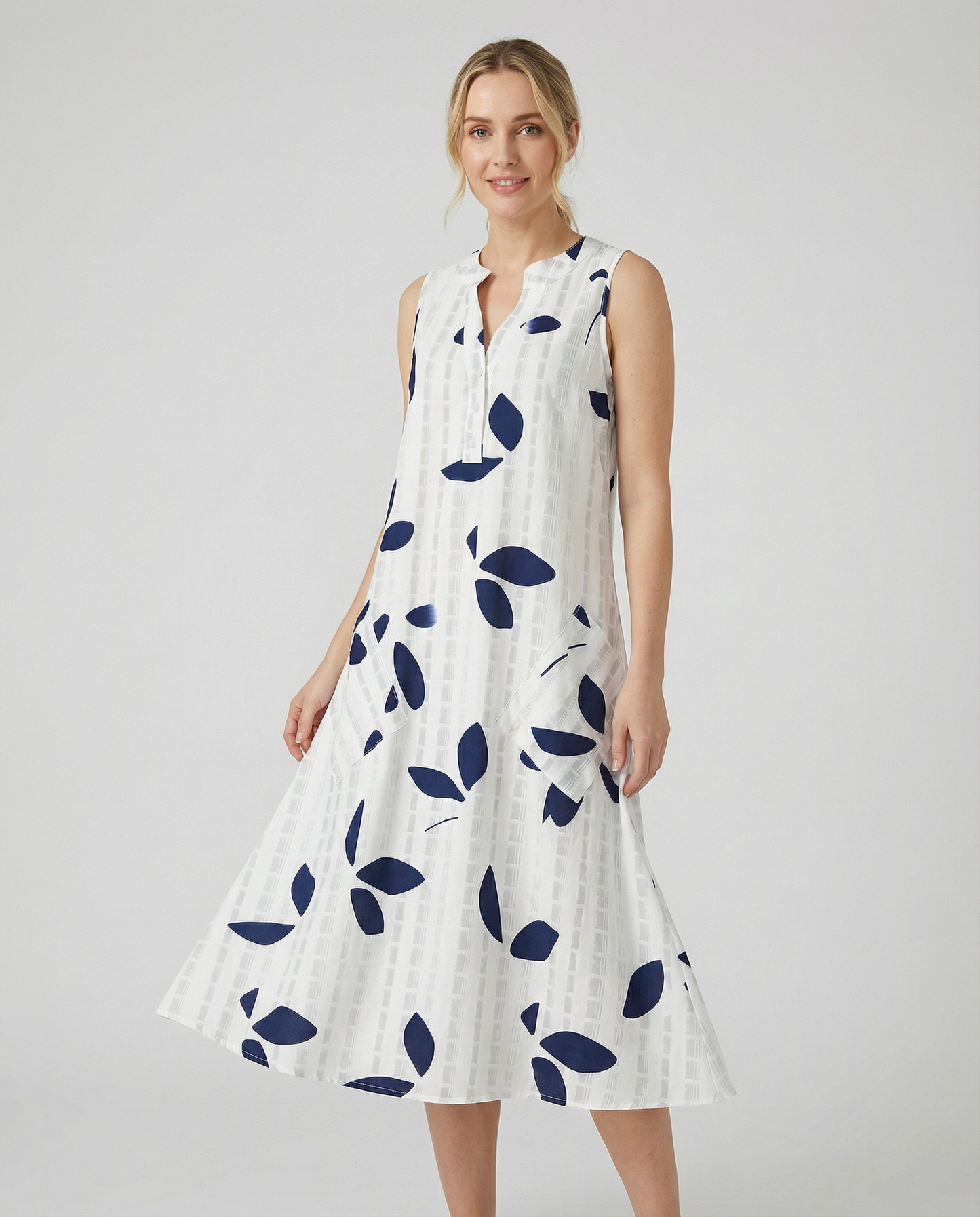 Tessa Leaf Print Maxi Dress – Stylish V-Neck Sleeveless Summer Outfit 2