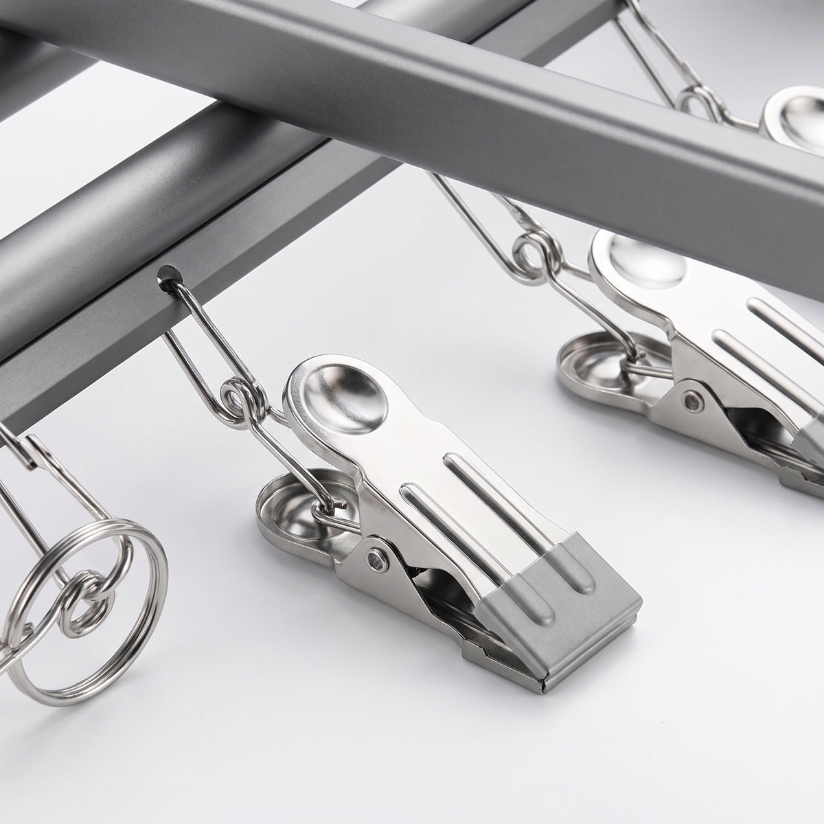 Clothes Drying Rack with Space-Saving Foldable and Clip-On Design - detail
