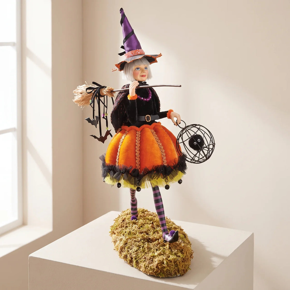 Halloween Figurine Witch Resin Decor With Lightweight Design - Image 1