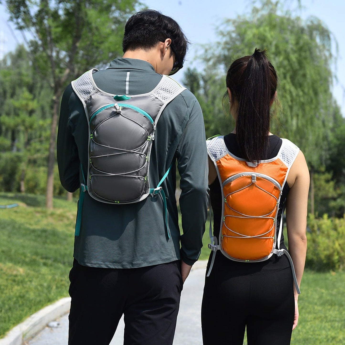 Hydration Vest With Detachable Bladder Ultralight Design Adjustable Fit Multiple Storage Options Ergonomic Back Padding - Image 2