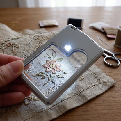Credit Card Portable LED Magnifier Reading Bright Silver - Image 2