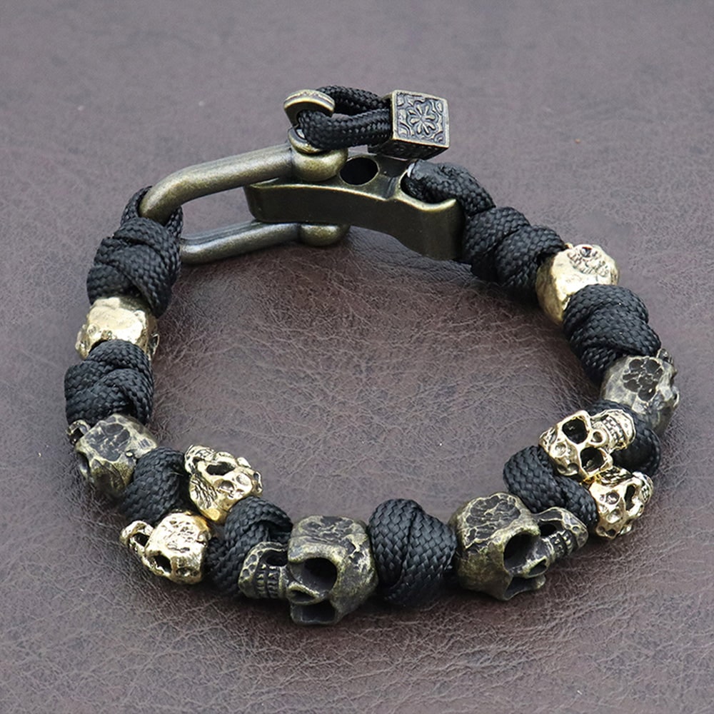 Men's Paracord Bracelet with Skull Beads and Shackle Clasp - Image 3