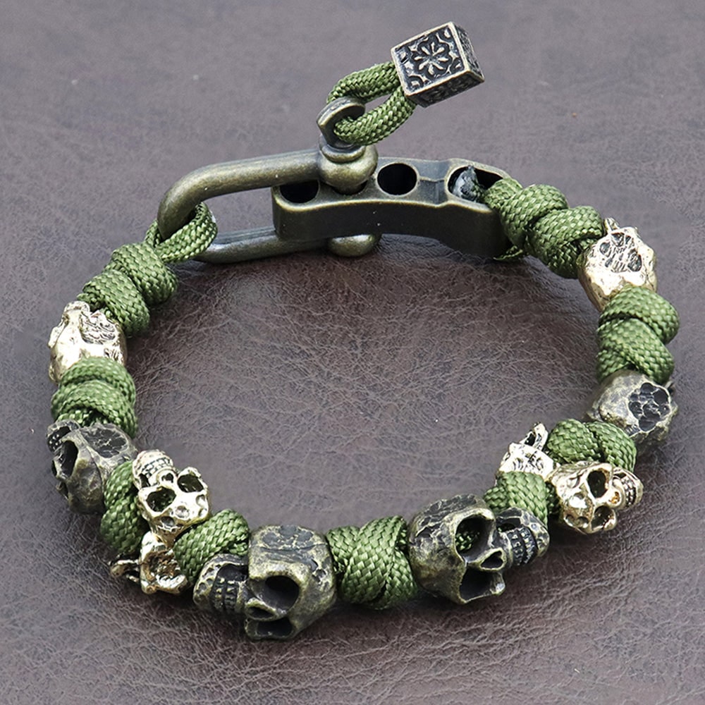 Men's Paracord Bracelet with Skull Beads and Shackle Clasp - Image 4