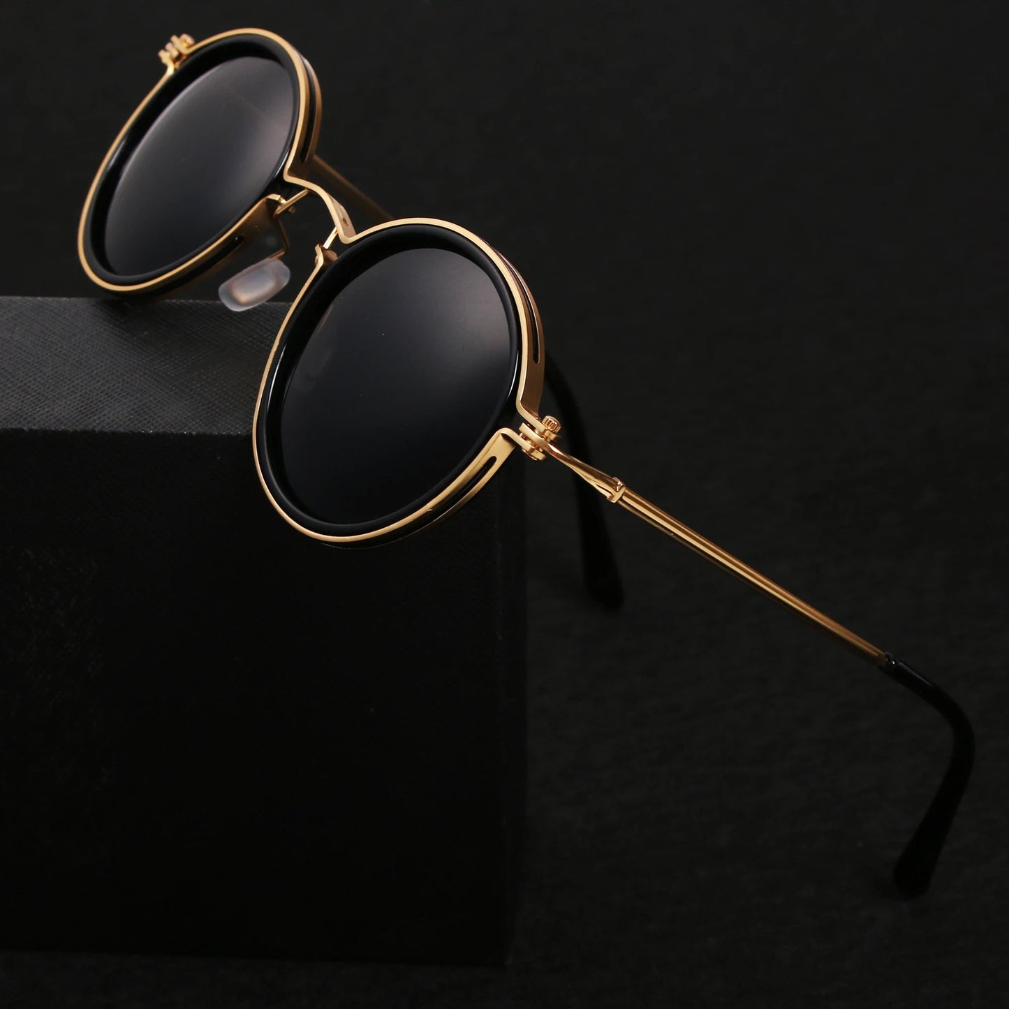 Metal Sunglasses with Round Frames and Polarized Lenses - Image 4