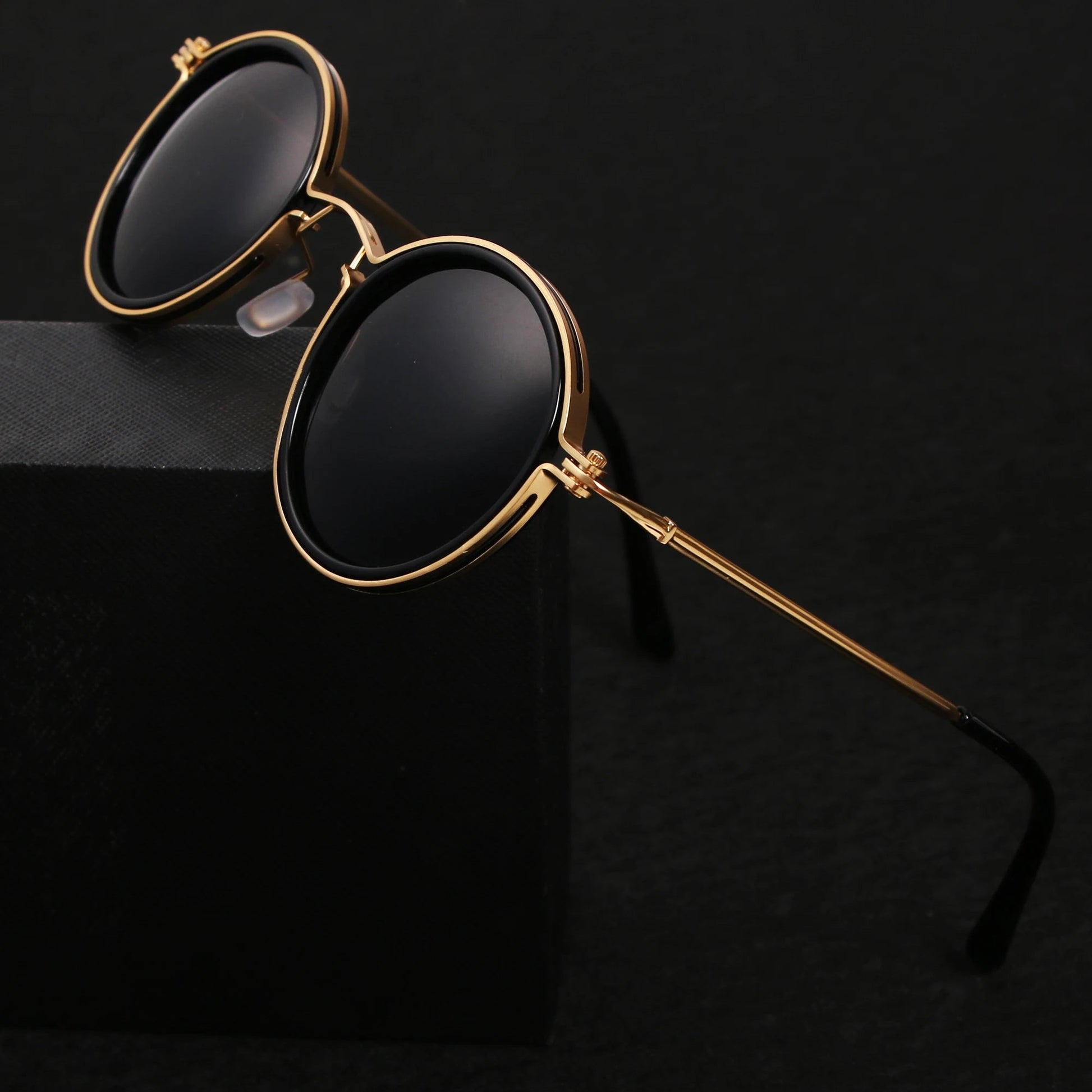 Metal Sunglasses with Round Frames and Polarized Lenses - Image 4
